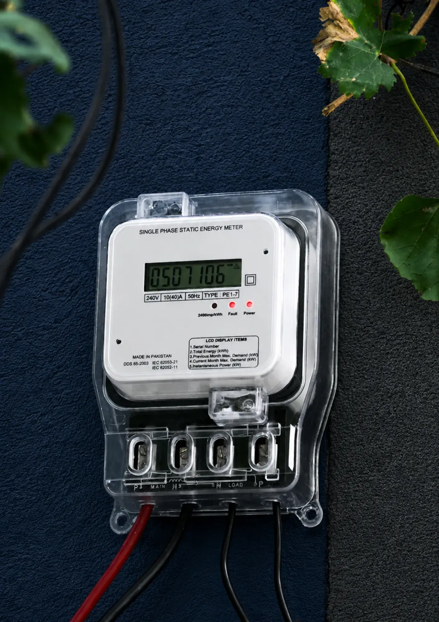 Bi-directional net metering electricity meter